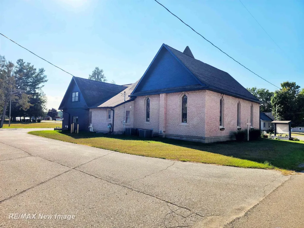 201 E Main Road Sterling Village MI 48659