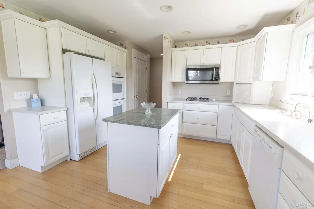 5832 N Braeburn Street Saginaw Charter Township MI 48638