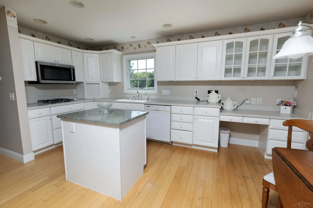 5832 N Braeburn Street Saginaw Charter Township MI 48638