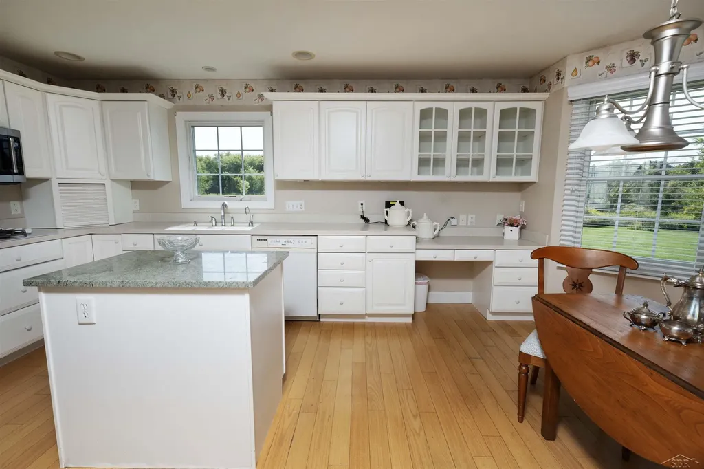 5832 N Braeburn Street Saginaw Charter Township MI 48638