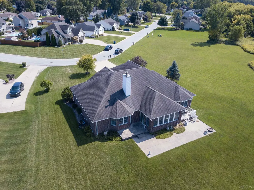 5832 N Braeburn Street Saginaw Charter Township MI 48638