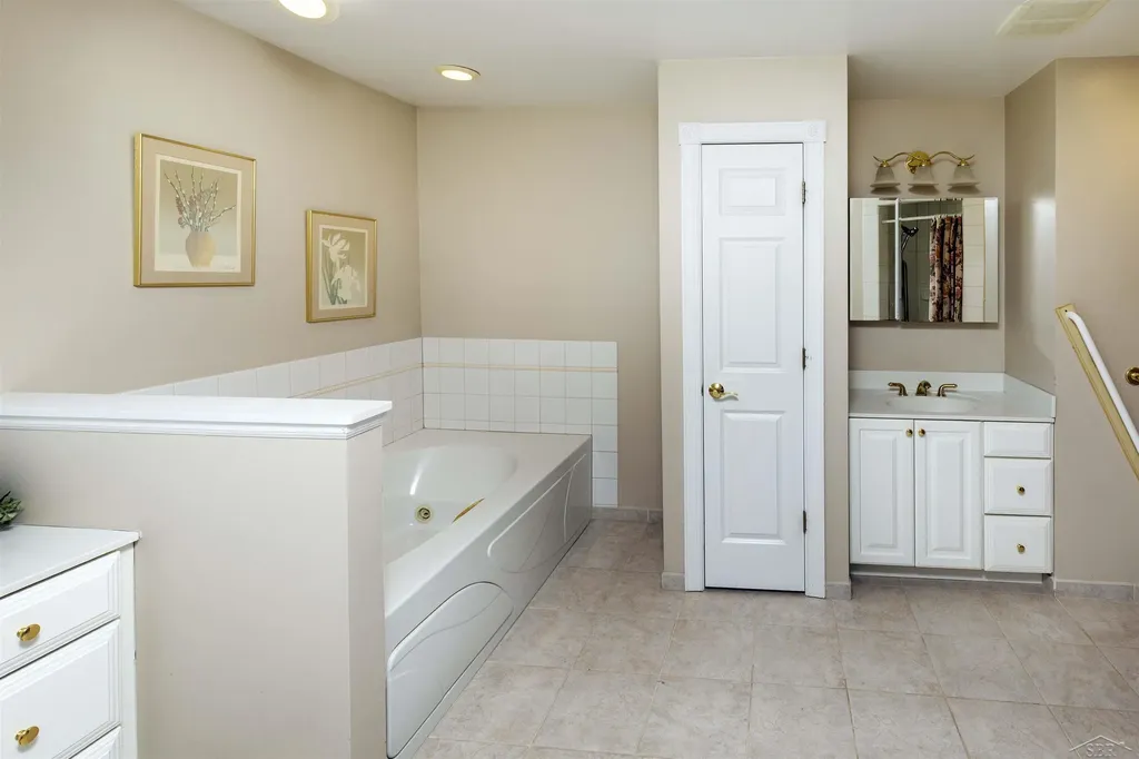 5832 N Braeburn Street Saginaw Charter Township MI 48638