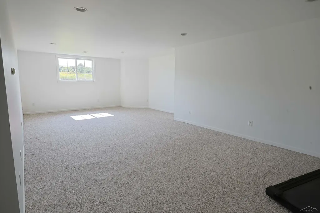 5832 N Braeburn Street Saginaw Charter Township MI 48638