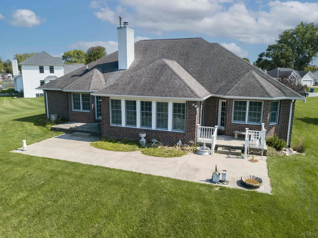 5832 N Braeburn Street Saginaw Charter Township MI 48638
