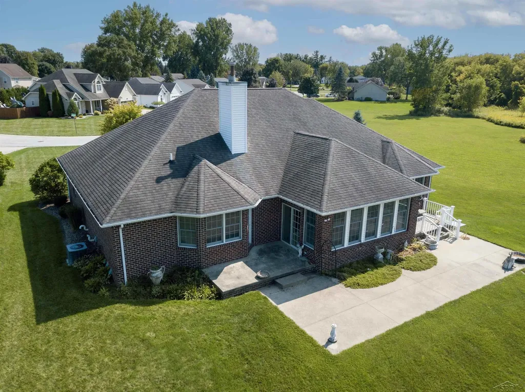 5832 N Braeburn Street Saginaw Charter Township MI 48638
