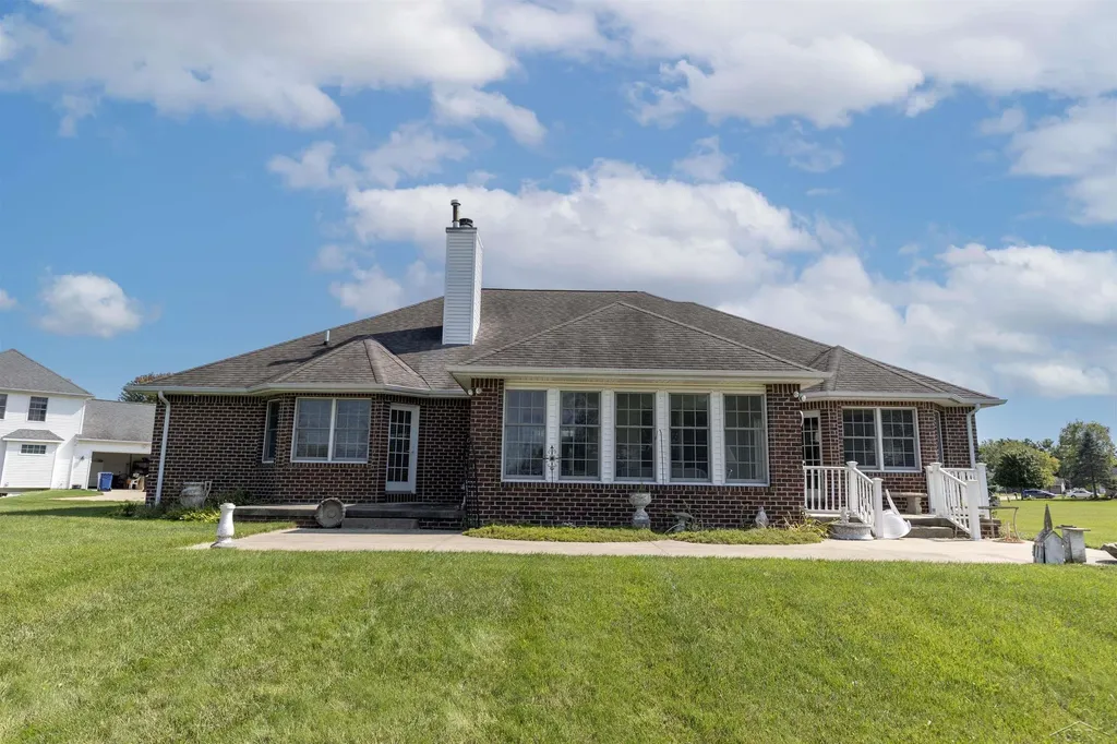 5832 N Braeburn Street Saginaw Charter Township MI 48638