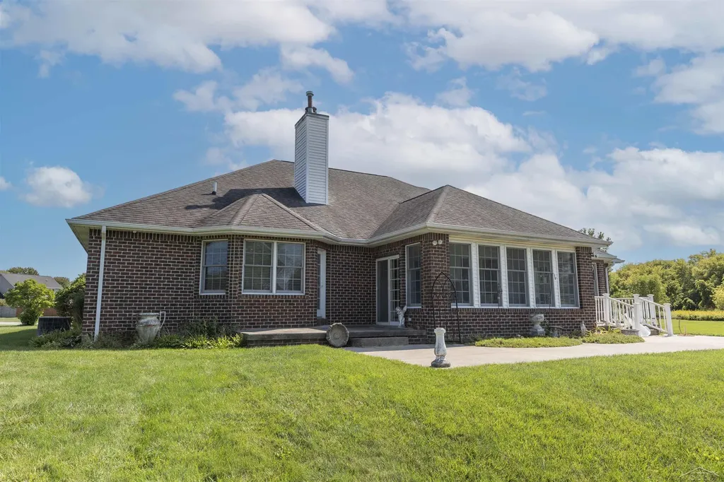 5832 N Braeburn Street Saginaw Charter Township MI 48638