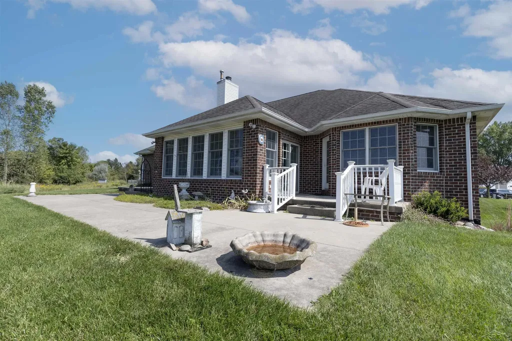 5832 N Braeburn Street Saginaw Charter Township MI 48638