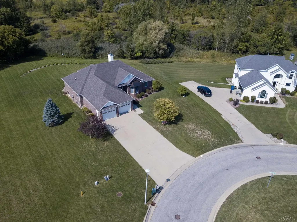 5832 N Braeburn Street Saginaw Charter Township MI 48638