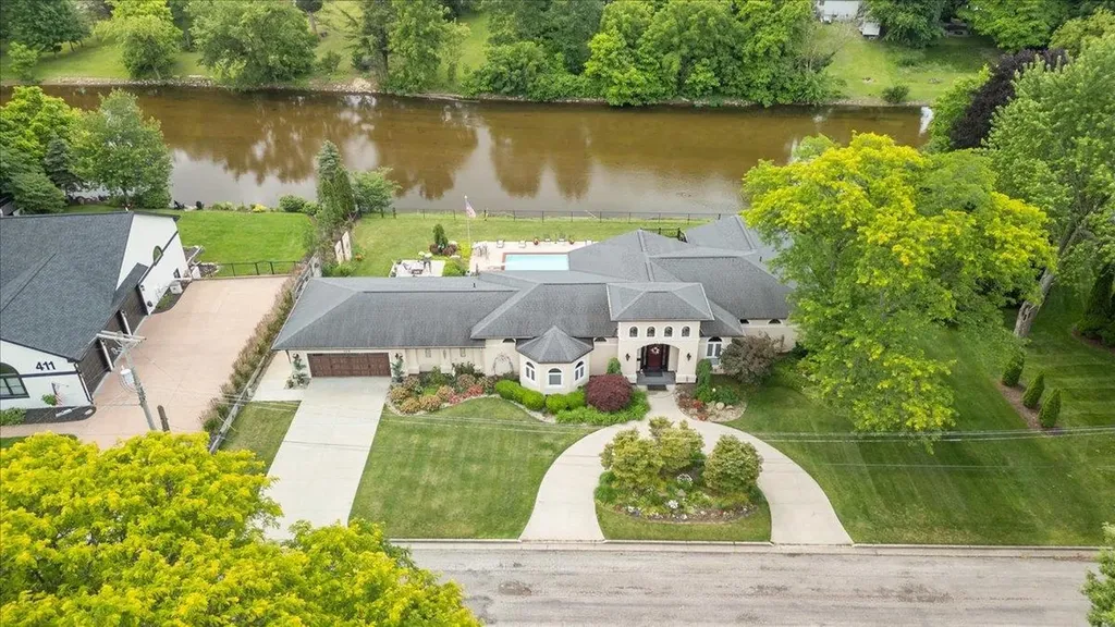 415 Curwood Drive Owosso City MI 48867