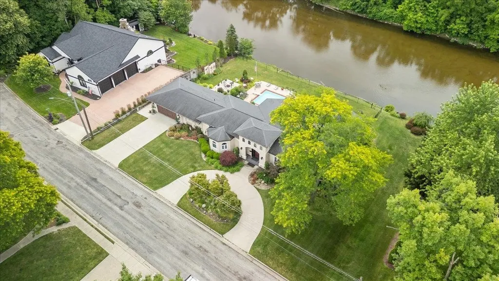 415 Curwood Drive Owosso City MI 48867