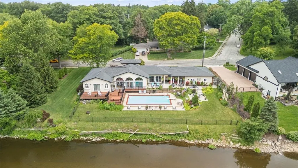 415 Curwood Drive Owosso City MI 48867