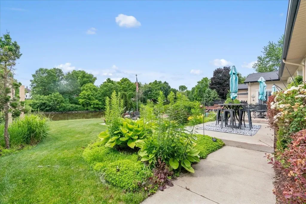 415 Curwood Drive Owosso City MI 48867