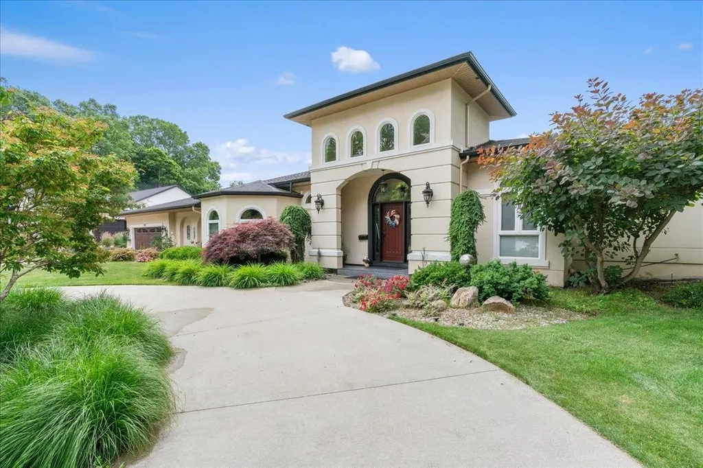 415 Curwood Drive Owosso City MI 48867