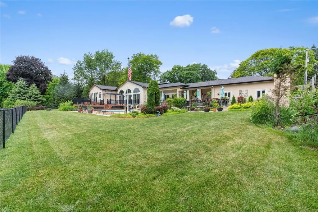 415 Curwood Drive Owosso City MI 48867
