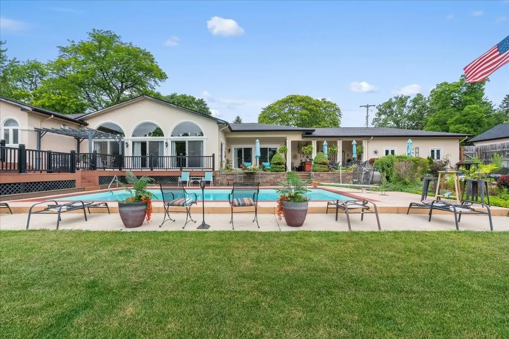415 Curwood Drive Owosso City MI 48867