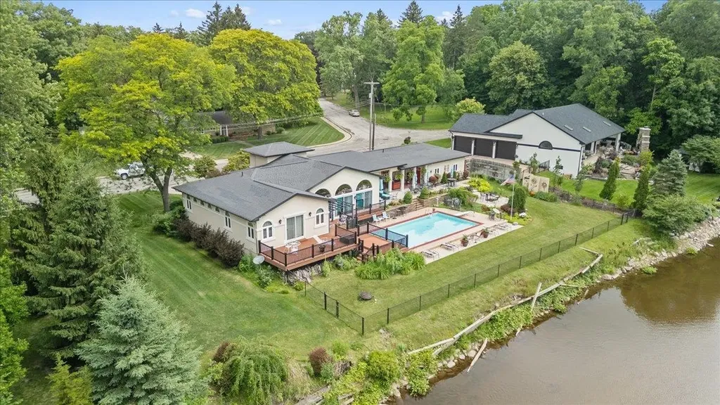415 Curwood Drive Owosso City MI 48867