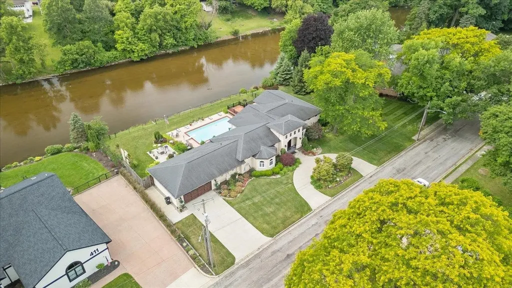 415 Curwood Drive Owosso City MI 48867