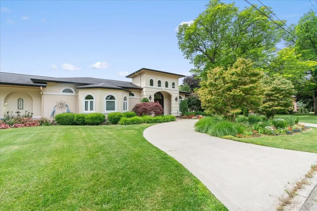 415 Curwood Drive Owosso City MI 48867