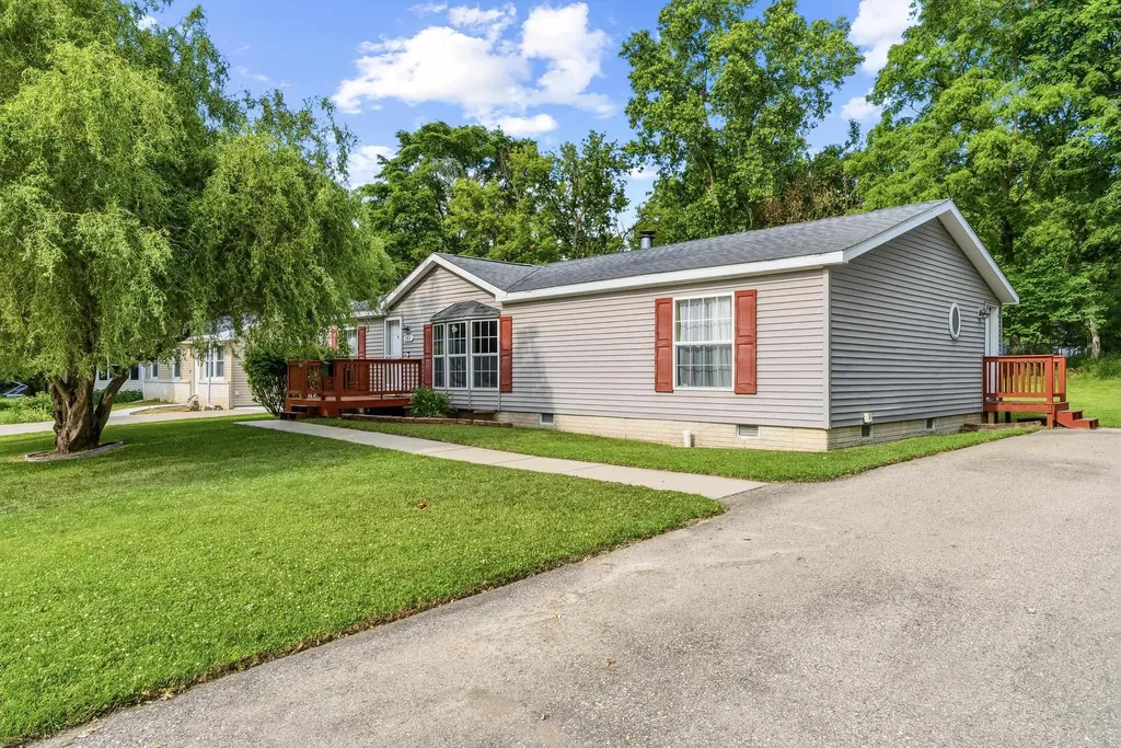 880 N East Street Fenton City MI 48430