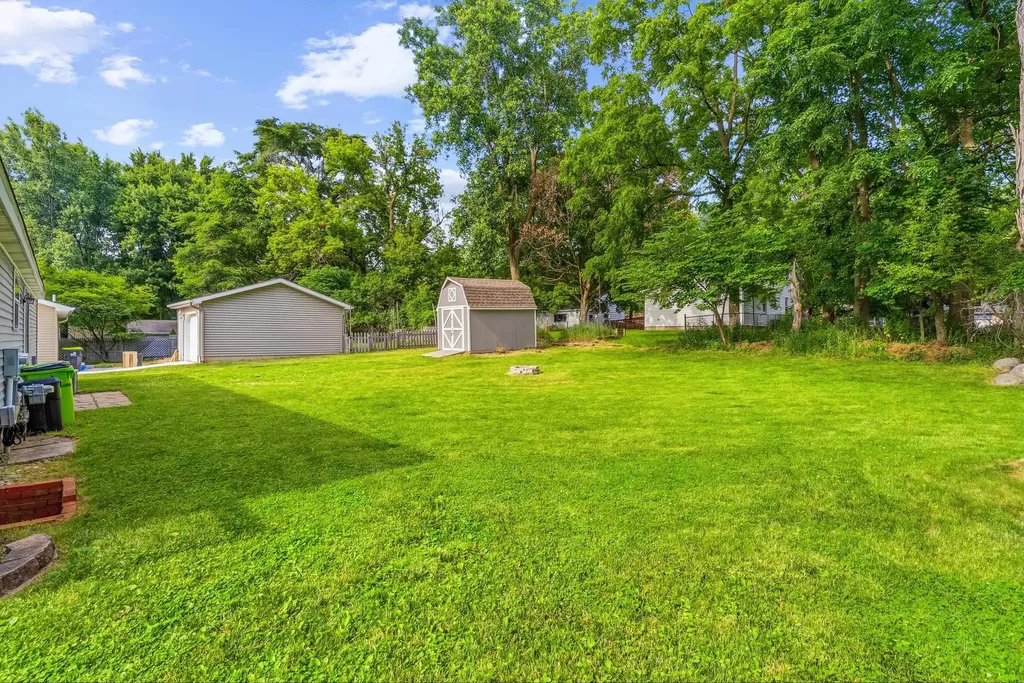 880 N East Street Fenton City MI 48430