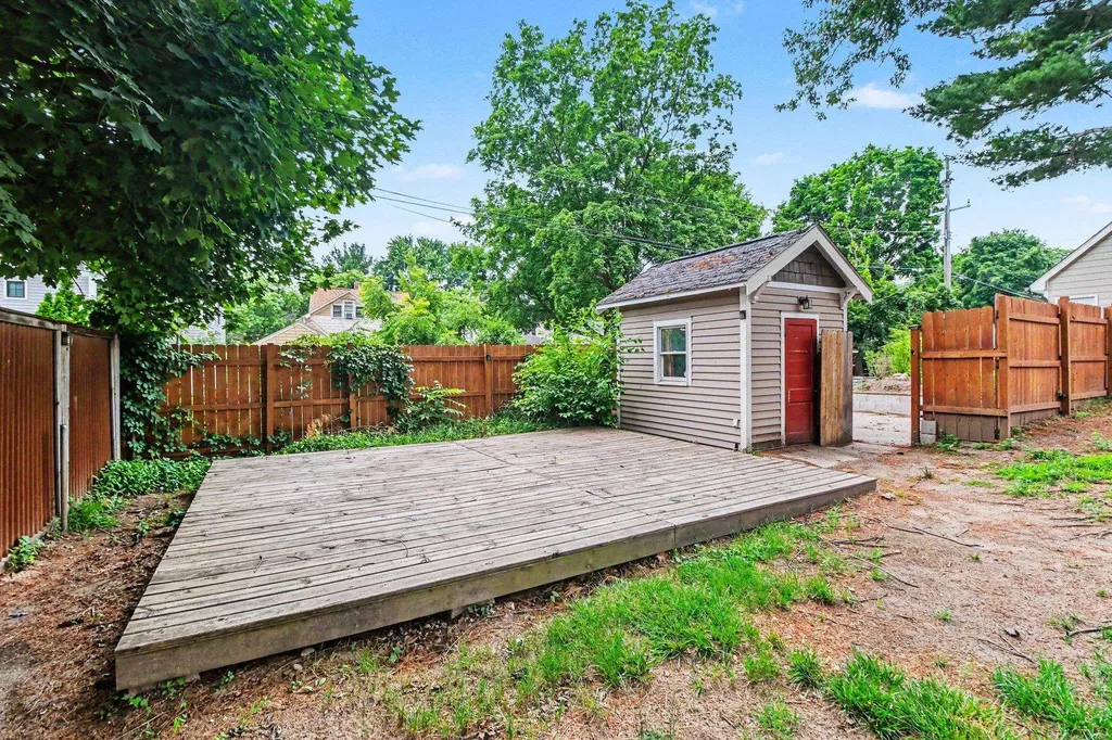 127 Drace Street Rochester City MI 48307