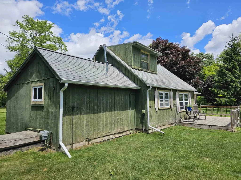 3208 W Bath Road Perry City MI 48872