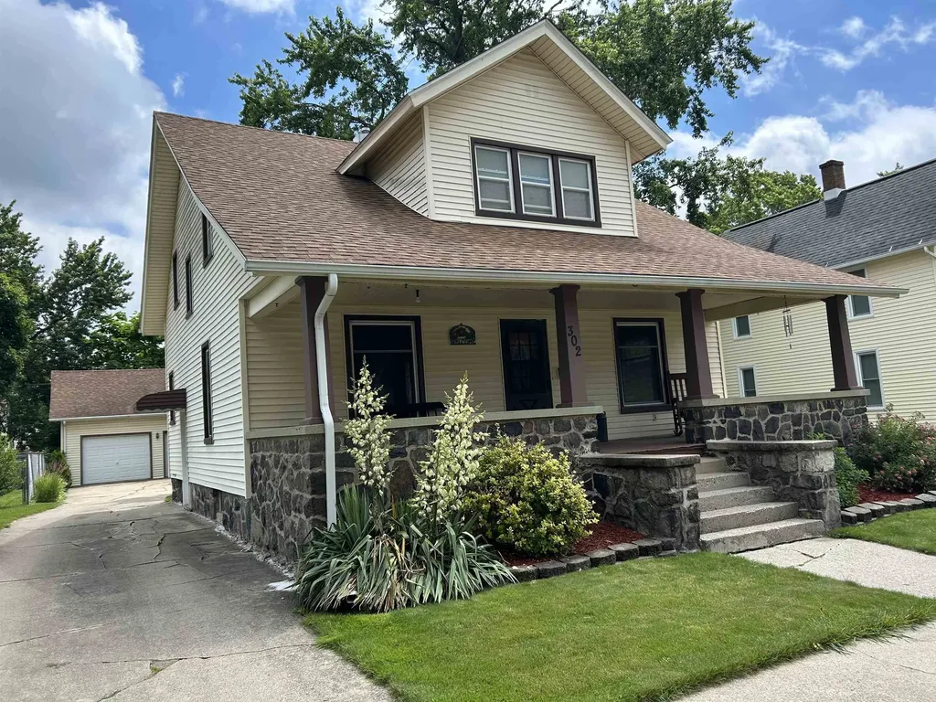 302 N Mackinaw Street Durand City MI 48429