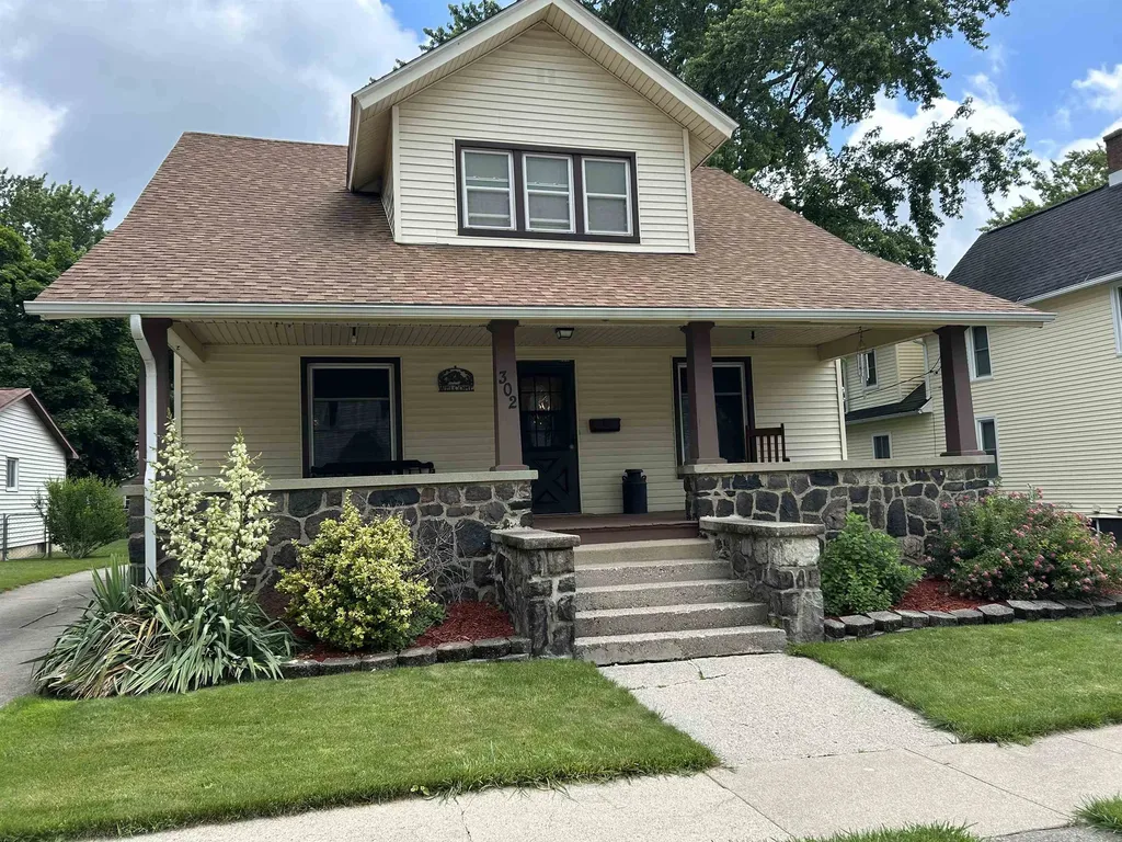 302 N Mackinaw Street Durand City MI 48429