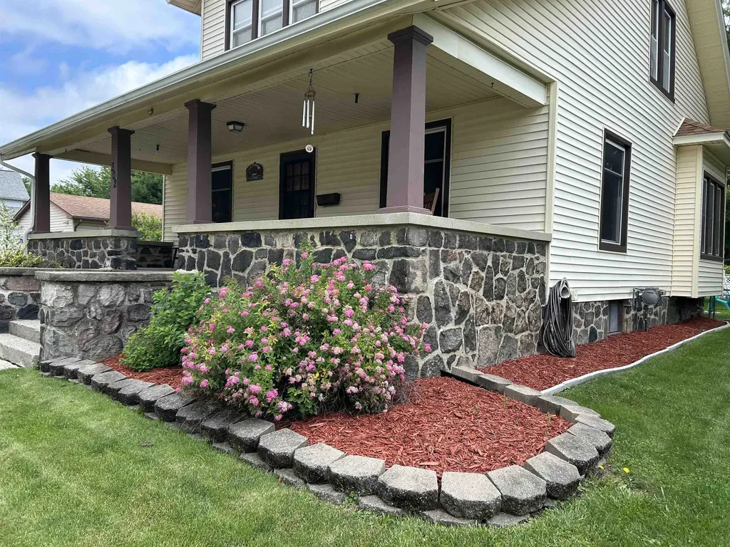 302 N Mackinaw Street Durand City MI 48429