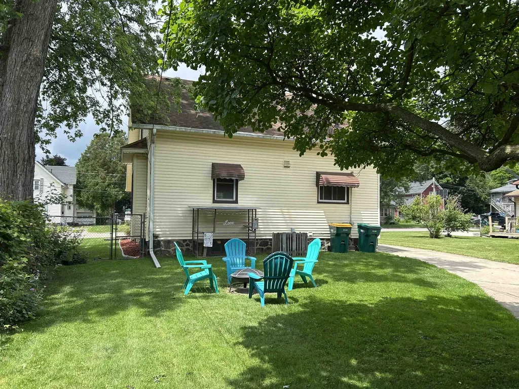 302 N Mackinaw Street Durand City MI 48429