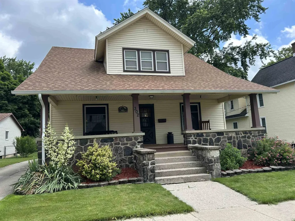 302 N Mackinaw Street Durand City MI 48429