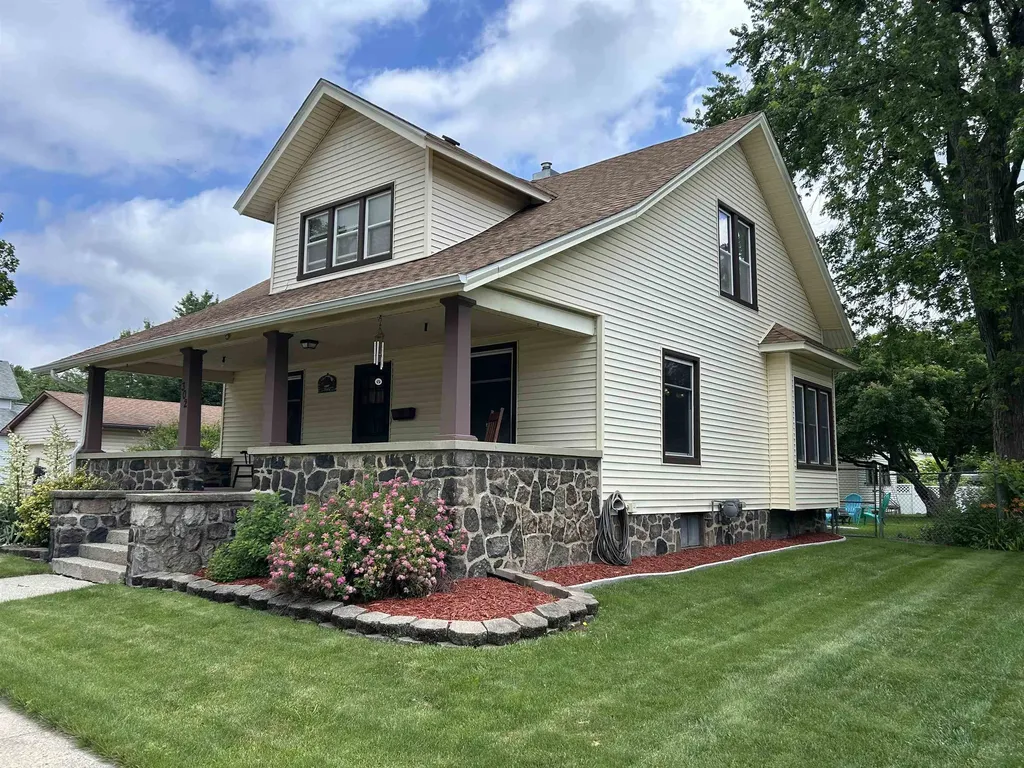 302 N Mackinaw Street Durand City MI 48429