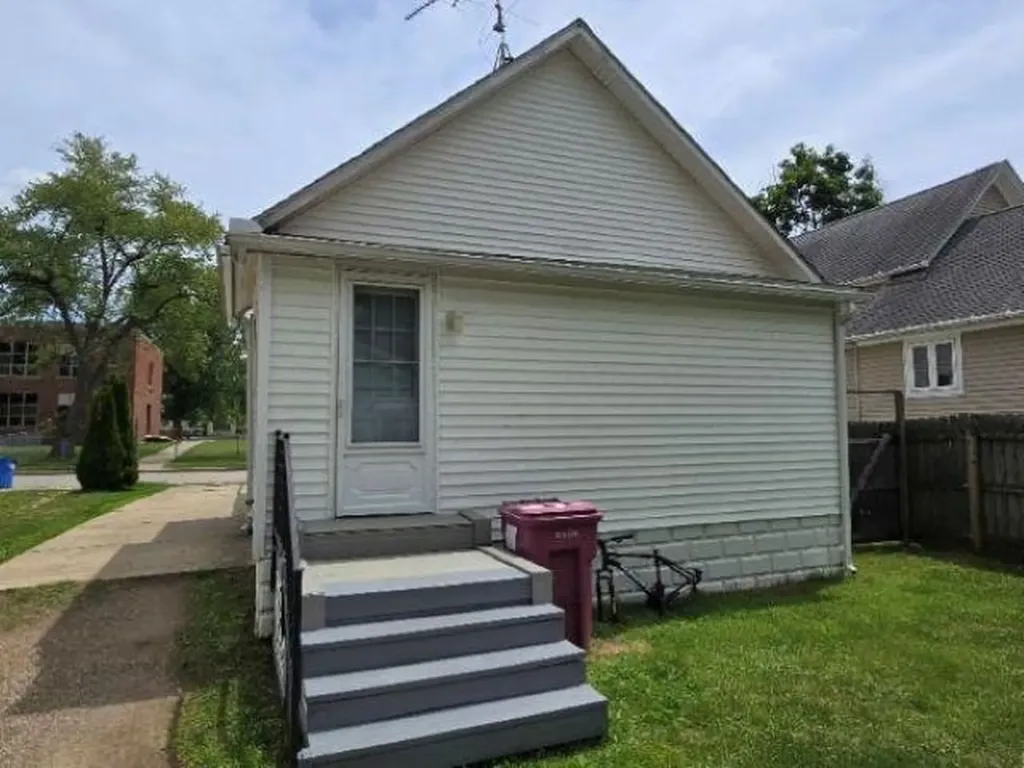 710 Alger Avenue Owosso City MI 48867
