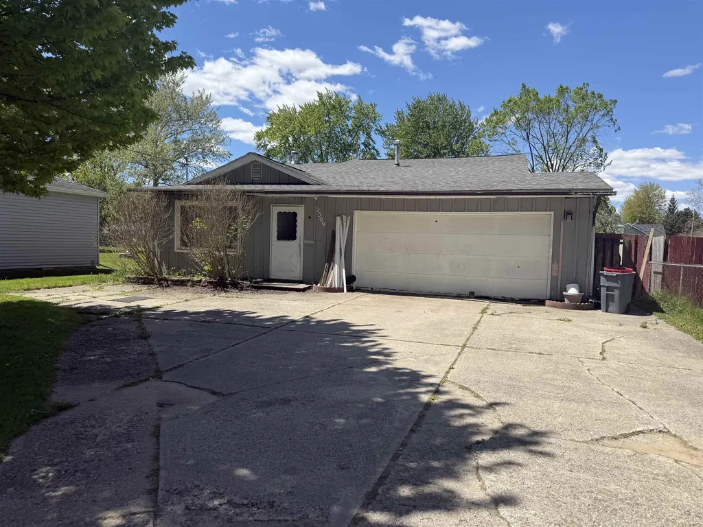 2509 Blackmore Street Saginaw City MI 48602
