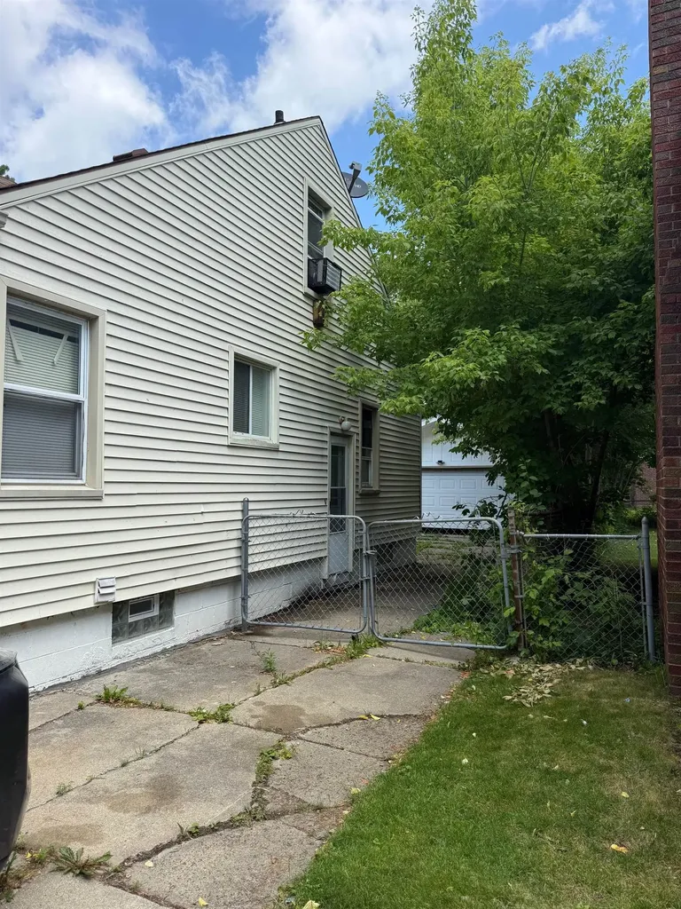 20237 Washtenaw Street Harper Woods City MI 48225