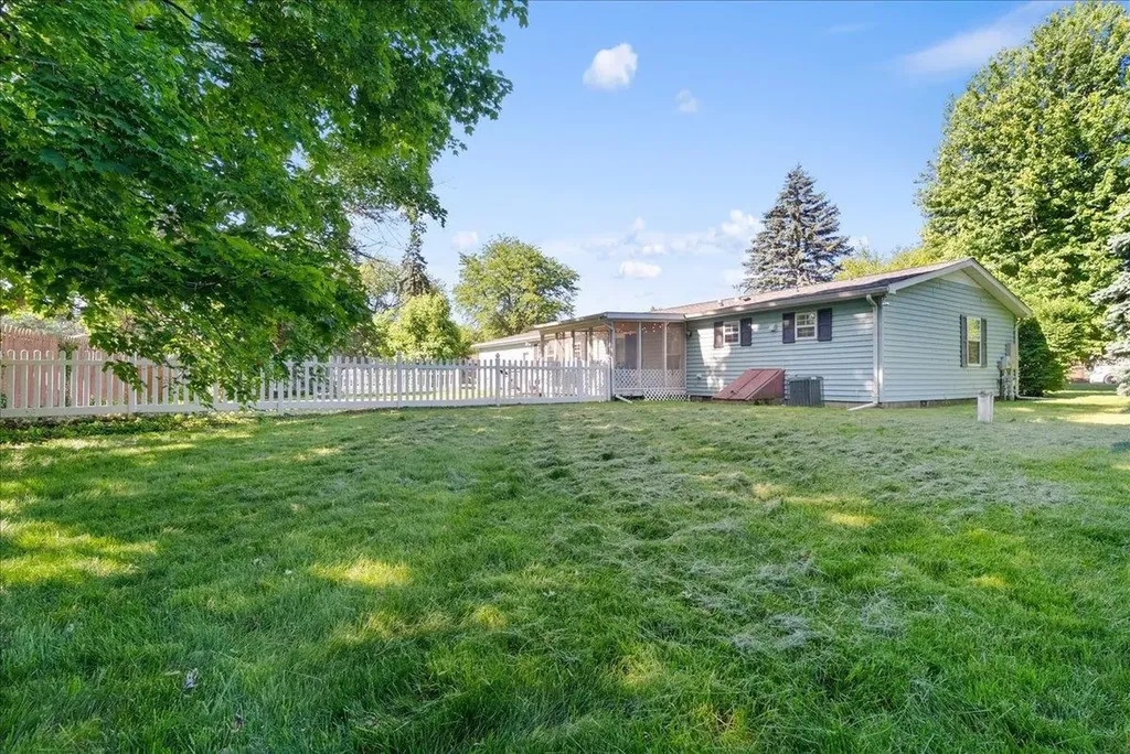 2460 Clairmont Drive Owosso Charter Township MI 48867