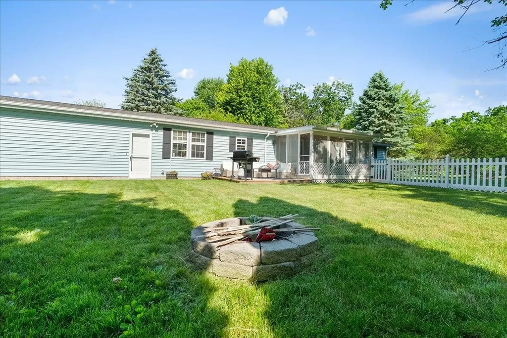 2460 Clairmont Drive Owosso Charter Township MI 48867