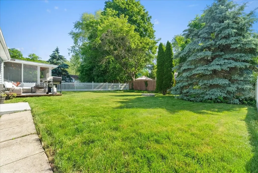 2460 Clairmont Drive Owosso Charter Township MI 48867
