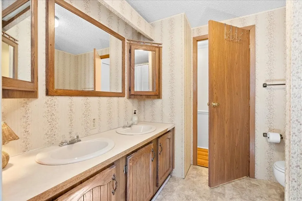 2460 Clairmont Drive Owosso Charter Township MI 48867