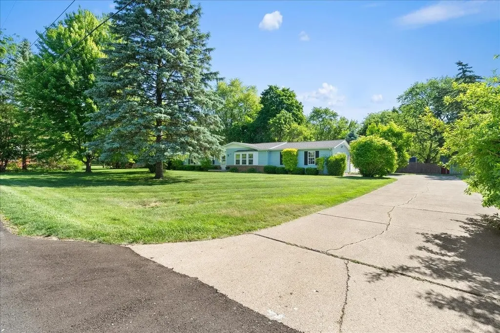 2460 Clairmont Drive Owosso Charter Township MI 48867