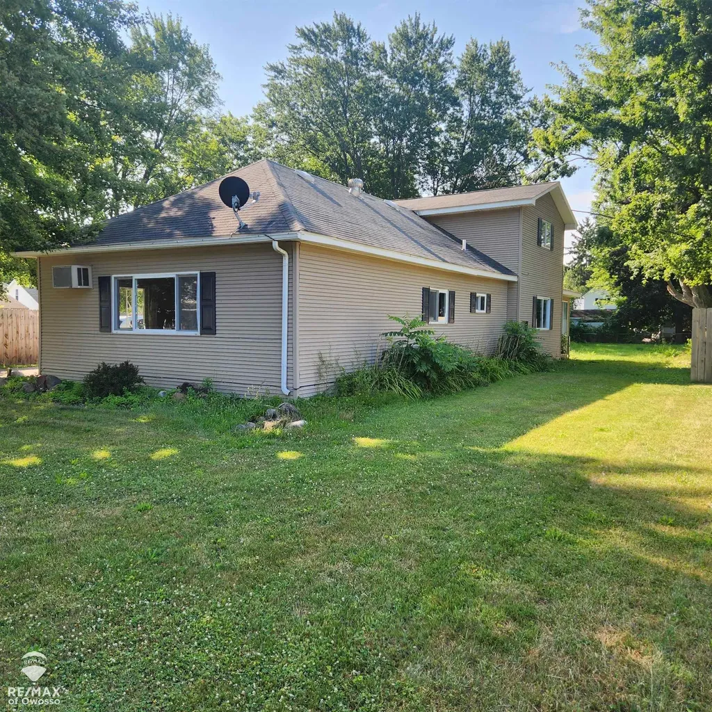 129 W Walnut Street St. Charles Village MI 48655