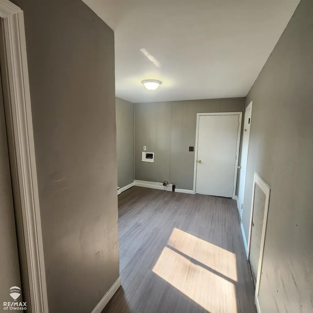 129 W Walnut Street St. Charles Village MI 48655