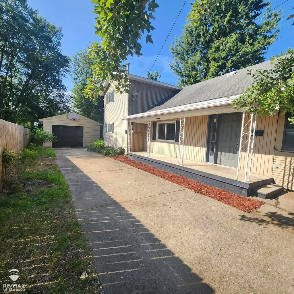 129 W Walnut Street St. Charles Village MI 48655