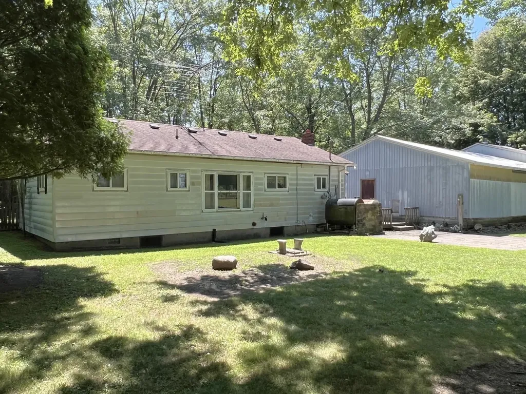 904 W Lovejoy Road Perry Township MI 48872