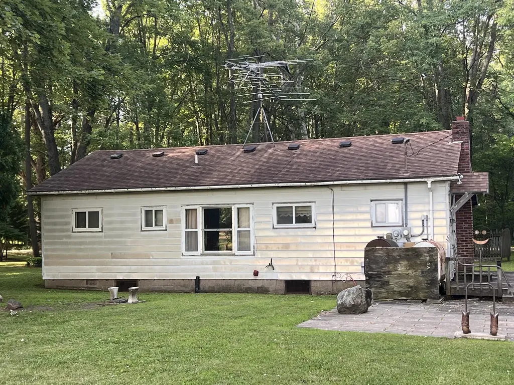 904 W Lovejoy Road Perry Township MI 48872
