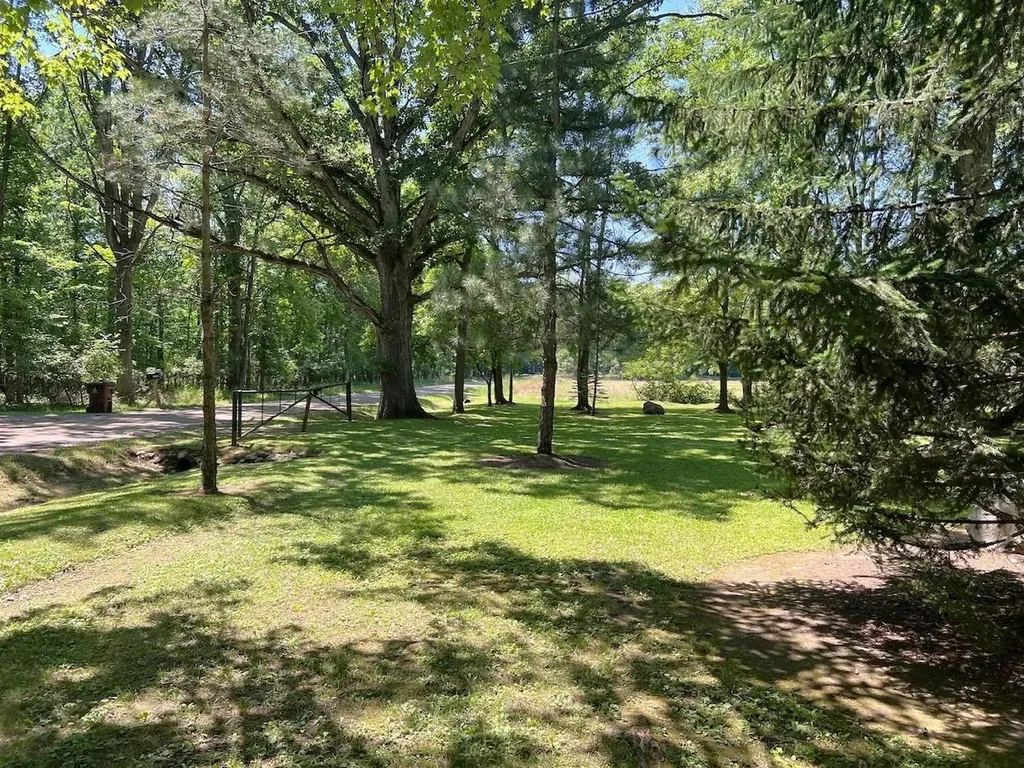 904 W Lovejoy Road Perry Township MI 48872