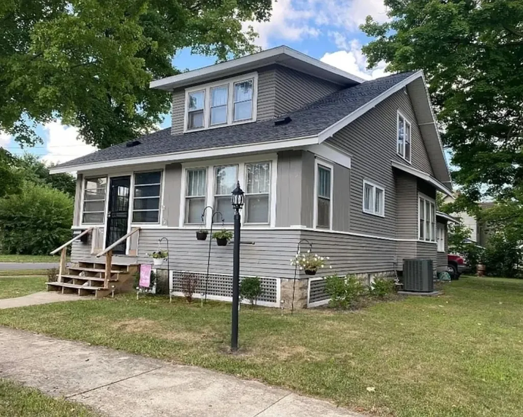 902 7th Street Three Rivers City MI 49093