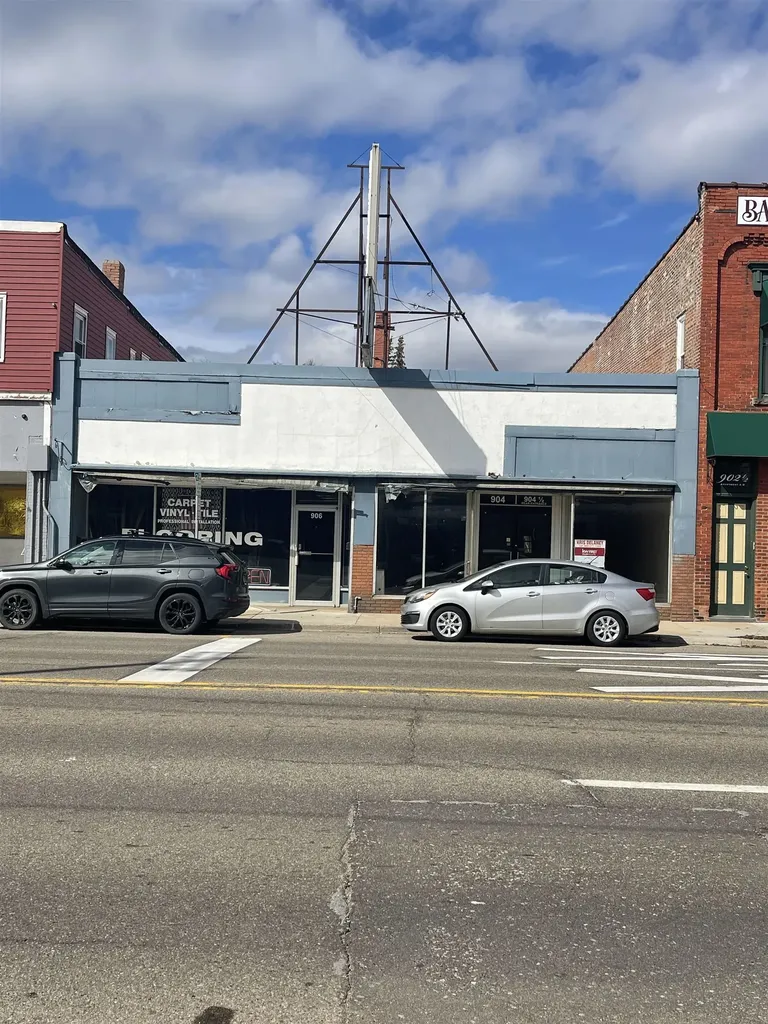 904 W Main Street Owosso City MI 48867