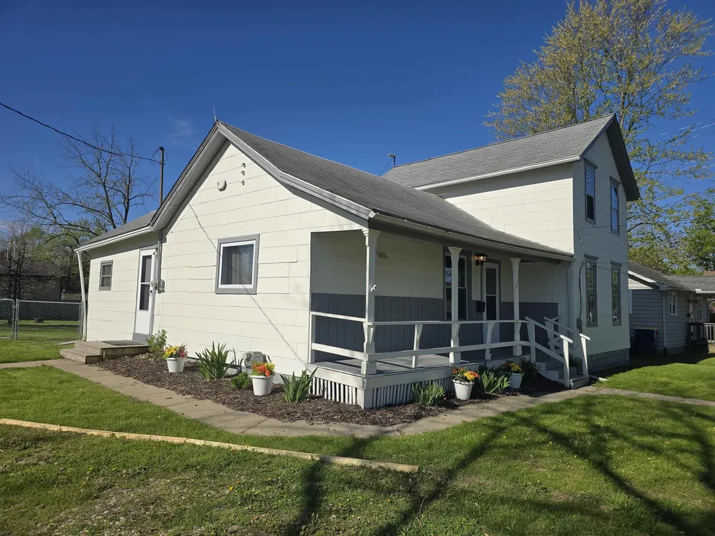 117 W Mcneil Street Corunna City MI 48817